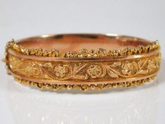 An antique decorative 9ct two tone rose gold bangl