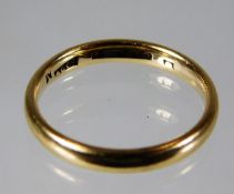 A 9ct gold wedding band 2.3g size M/N