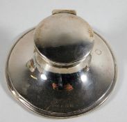 A silver inkwell by T.H. Hazlewood & Co. 40.3g