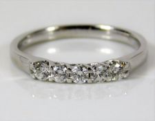 An 18ct white gold ring set with approx. 0.35ct di