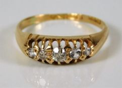 An 18ct gold antique ring set with 0.3ct diamonds