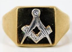A 9ct gold masonic signet ring with white gold inl