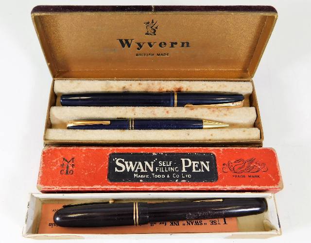 A boxed Wyvern pen and pencil set twinned with a S
