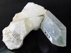 A natural quartz crystal approx. 1050g