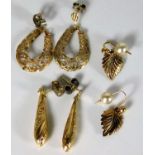 Three pairs of 9ct & yellow metal earrings 4g