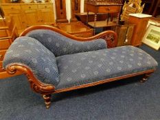 An upholstered Victorian chaise longue