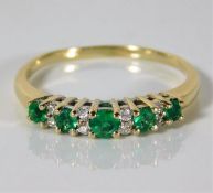 A 9ct gold ring set with diamond & emerald 2.2g size S