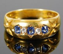 An 18ct gold ring set with diamond & sapphire 3.1g