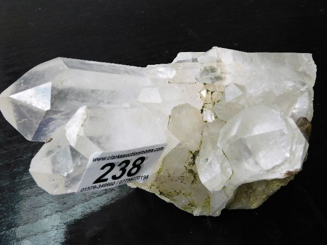 A natural quartz crystal approx. 1050g