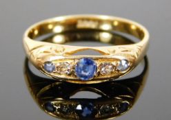 An antique 18ct gold ring set with diamond & sapph