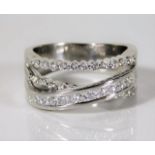 An 18ct white gold ring set with 1ct of diamond 10