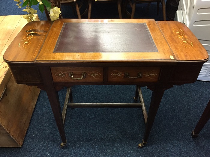 An antique Regency style inlaid ladies writing desk with compartments to left & right a/f 28.5in H