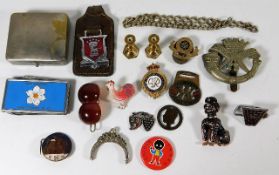 A money clip, DCLI cap badge & other sundry items