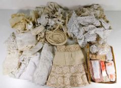 A quantity of antique linen & lace