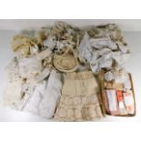 A quantity of antique linen & lace