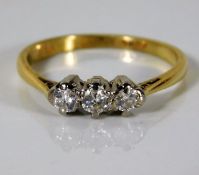 An 18ct gold ring set with approx. 0.25ct platinum