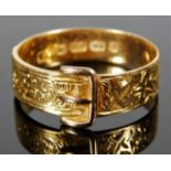 An 18ct gold buckle ring 3.1g size P/Q