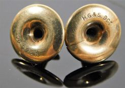 A pair of 9ct gold gold collar studs 2.4g, one wit