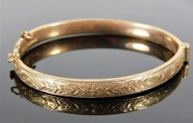 A childs 9ct gold bangle with chased decor 6.2g