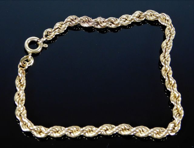 A ladies 9ct gold rope bracelet 3.1g 6.25in long