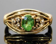 An 18ct gold ring set with diamond & tsavorite 5.6