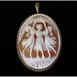 A 9ct gold mounted cameo signed to verso 9.6g 43mm