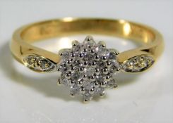 A 9ct gold ring set with approx. 0.2ct diamonds 2.