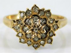 A 9ct gold ring set with approx. 0.25ct diamonds 3