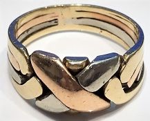 A 14ct gold tri-colour ring 9g size V