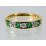 An 18ct gold ring set with emerald & diamond 2.9g