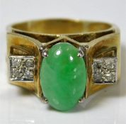 A 14ct gold ring set with jade & diamond 8.7g size