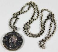 A silver chain with commemorative medallion 1977 2