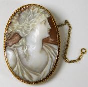 A 9ct gold cameo brooch 47mm high 7.3g