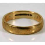 A 9ct gold band 3.8g size S