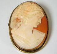 A silver gilt cameo brooch 6.9g