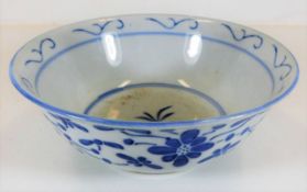 An antique Chinese blue & white porcelain bowl 7in