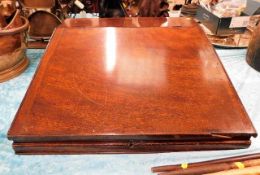 A Georgian mahogany portable desk 22.5in long x 21