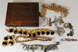 A small quantity of costume jewellery including a