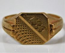 A 9ct gold signet ring with engraved initials 5.9g