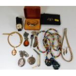 A quantity of costume jewellery items including a