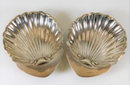 A pair of silver scallop shell trinket dishes 90g.