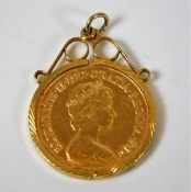 A 9ct gold mounted 1982 half gold sovereign 4.6g