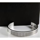 An 18ct white gold Gucci Lariat bracelet with box