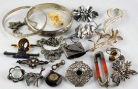 A quantity of mixed silver & white metal items inc