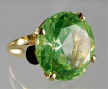 A 14ct green citrine cocktail ring 15.4g size N