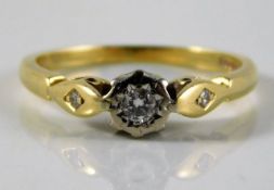 An 18ct gold ring set with small diamond 2.2g size