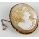 A yellow metal cameo brooch 13.2g