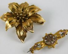 A floral 9ct gold brooch twinned with one other 7.