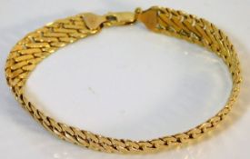 A 14ct gold mesh bracelet 6.5g