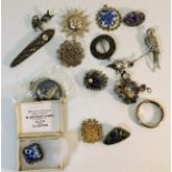 A quantity of mixed silver & white metal brooches